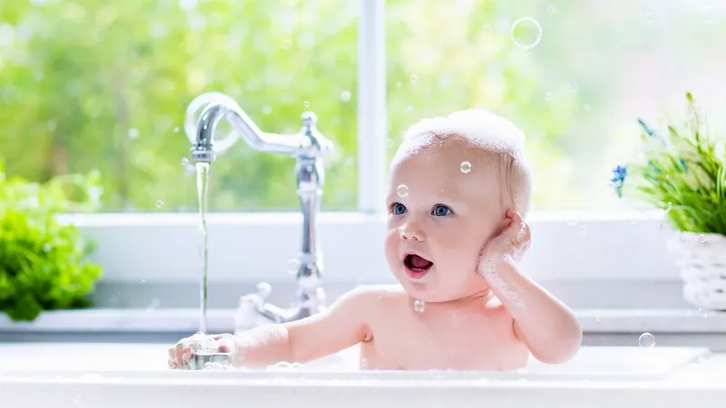 Các loại kem bôi rôm sảy phổ biến và cách chọn lựa an toàn cho làn da bé